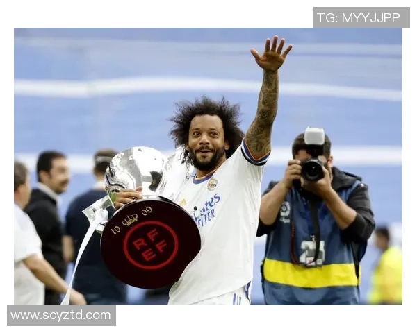 巅峰下滑的足球明星们如何面对职业生涯的转折与挑战